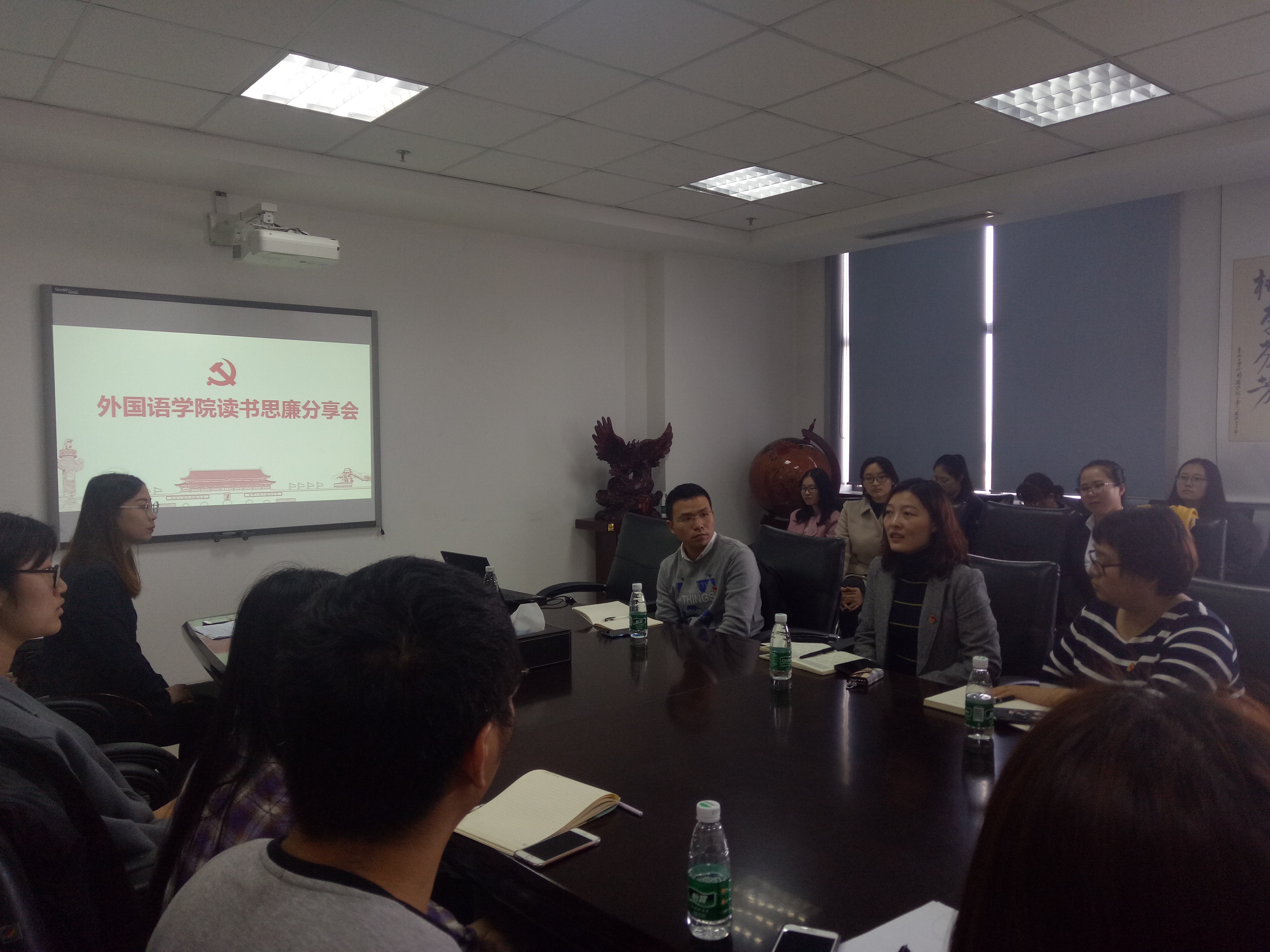 澳门六合彩资料库
举办读书思廉分享会.jpg